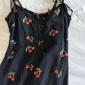 Selling an amazing dress that I’ve only worn a few times, i love it so much!